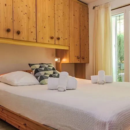 Apartment Eden Roc 51 By Interhome